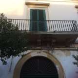 Villa Stampacchia in via Garibaldi: apparteneva alla famiglia del poeta, scrittore e critico cinematografico Riccotto Canudo. Sul portale si legge la data di costruzione
